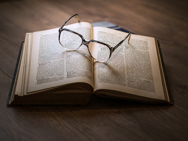Glasses 1052010 640