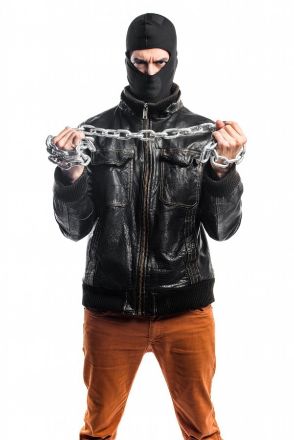 robber with chains