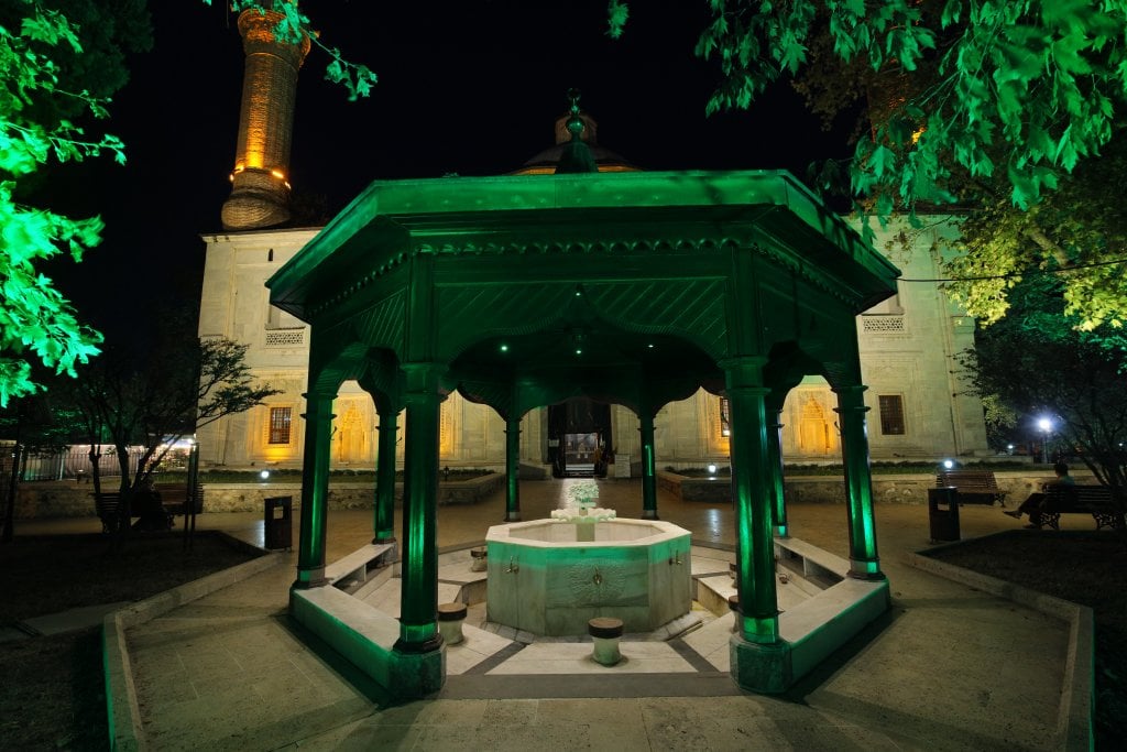 Bursa Yeşil Cami şadırvan